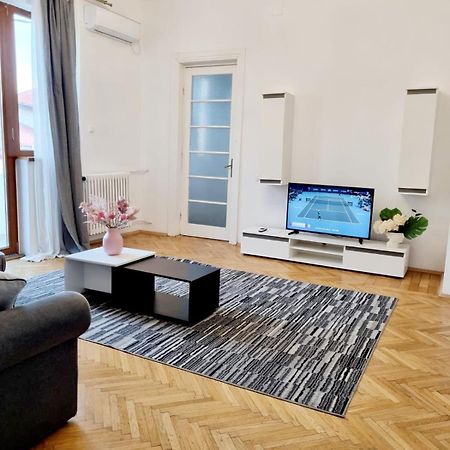 Cozy Apartment Near City Center Bükreş Dış mekan fotoğraf