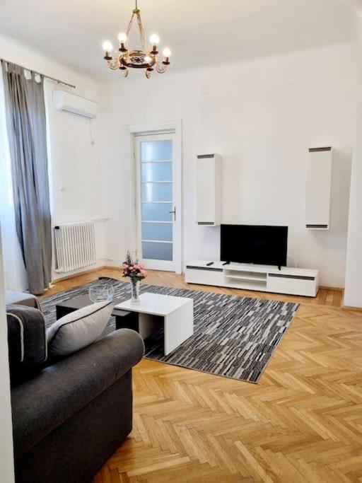 Cozy Apartment Near City Center Bükreş Dış mekan fotoğraf