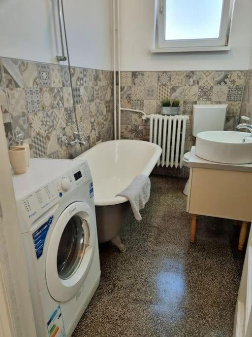 Cozy Apartment Near City Center Bükreş Dış mekan fotoğraf