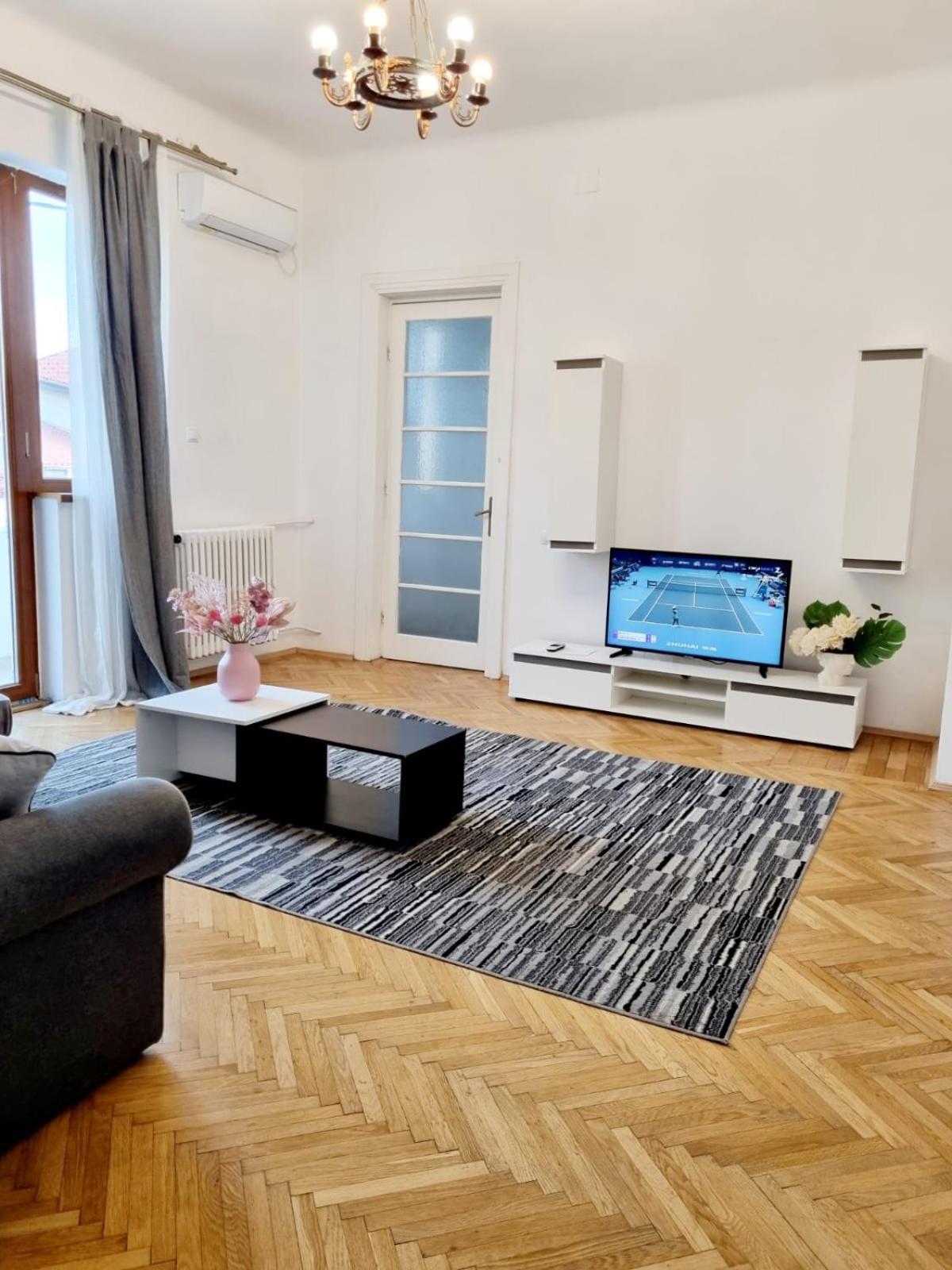 Cozy Apartment Near City Center Bükreş Dış mekan fotoğraf